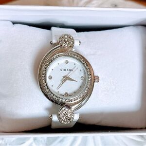 Strada Crystal and Silver case with Cream band Watch collection